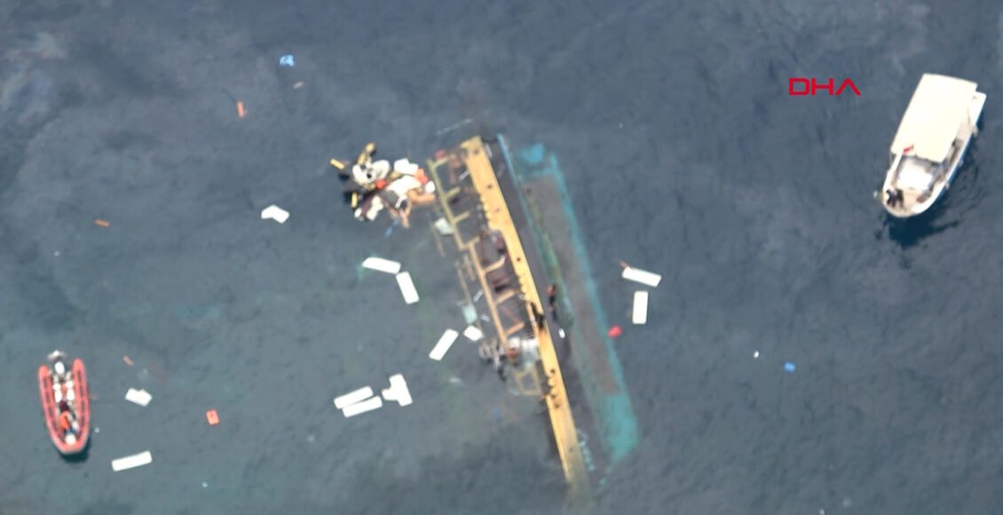 وفـ ـاة شخص وإنقاذ 37 آخرين إثر غرق قارب سياحي في أنطاليا