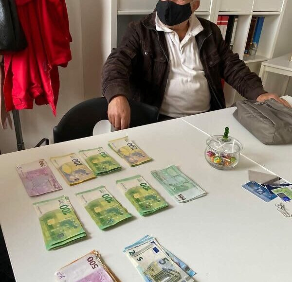 أحمد الادلبي.. رجل سوري يعثر على مبلغ مالي كبير ويعيده لصاحبته ألمانيا