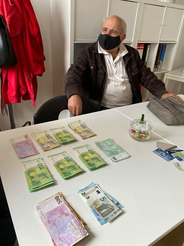 أحمد الادلبي.. رجل سوري يعثر على مبلغ مالي كبير ويعيده لصاحبته ألمانيا
