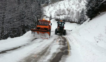 العمل على فتح 250 طريق أغلقتها الثلوج