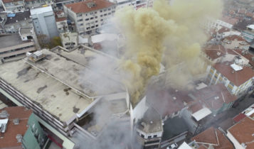 اندلاع حريق ضخم في إحدى مراكز التسوق في ولاية بورصة التركية