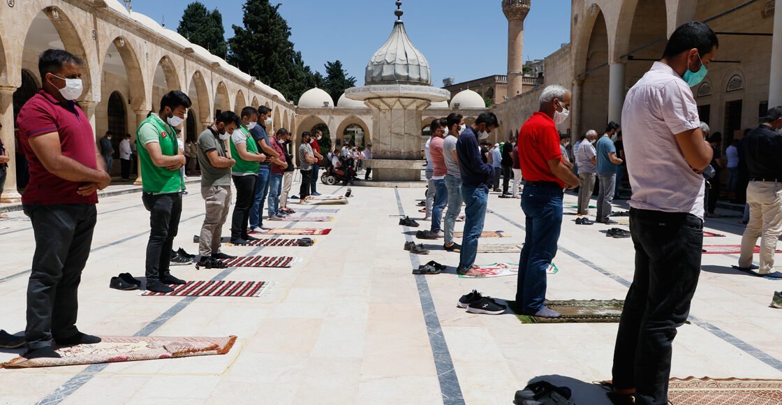 هل ستقام صلاة الجمعة في تركيا أثناء حظر التجول