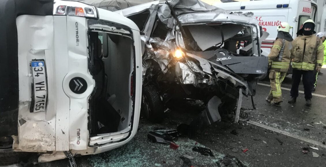 حادث سير متسلسل بين 12 مركبة في اسطنبول