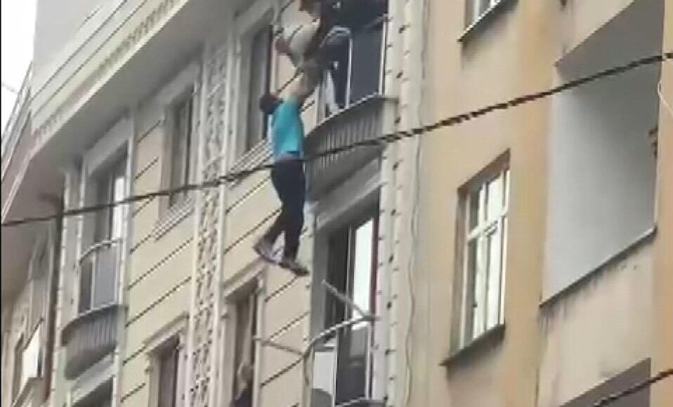 شاب تركي يقدم على محاولة انتـ ـحار