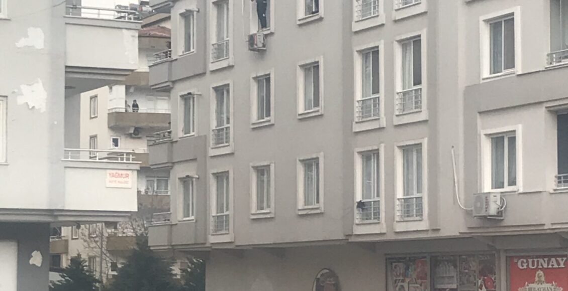 أب يحتجز أطفاله الثلاثة في غازي عنتاب