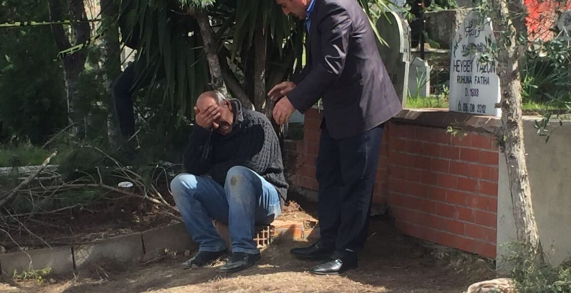 شاب تركي يقدم على الانتـ ـحار حزناً على والدته