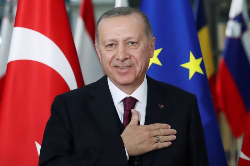 أردوغان يشارك في مزحة نيسان