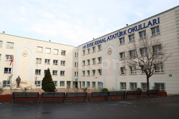 مدرسة إيستاك كمال أتاتورك الخاصة Özel İstek Kemal Atatürk Okulu