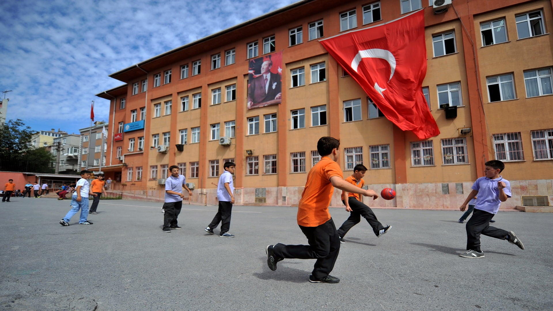 شرط التبرع الإجباري في المدارس التركية