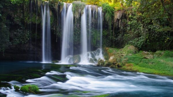 شلالات دودان من أجمل الأماكن السياحية في أنطاليا