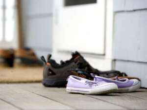 عادات عند الأتراك في خلع الأحذية عند عتبة المنزل