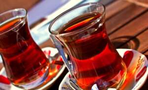 عادات وتقاليد تركيا في ضيافة كوب الشاي