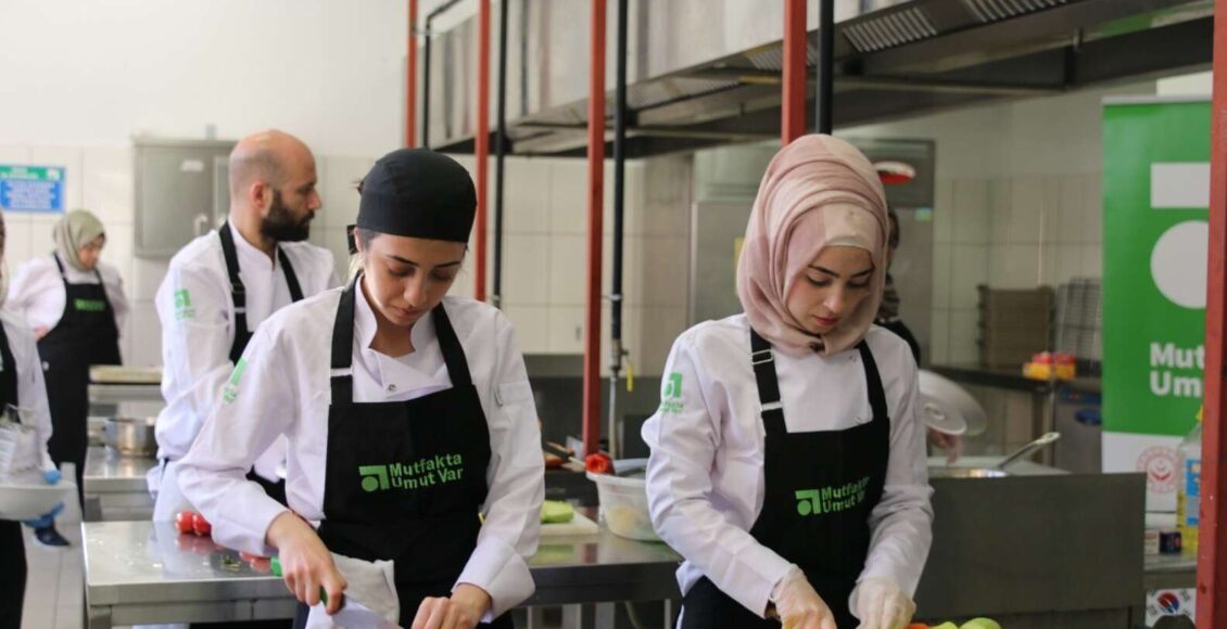 بدعم من برنامج الأمم المتحدة للأغذية العالمي دورات مهنية اختصاص مساعد شيف في تركيا