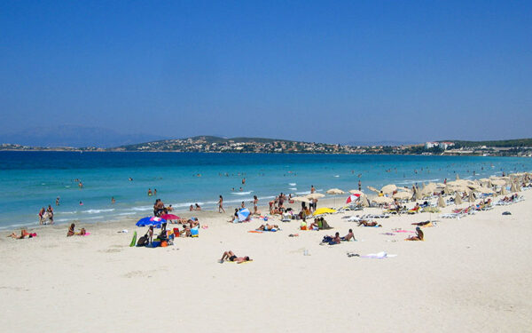 شاطئ تشيشمه (Çeşme Plajı)