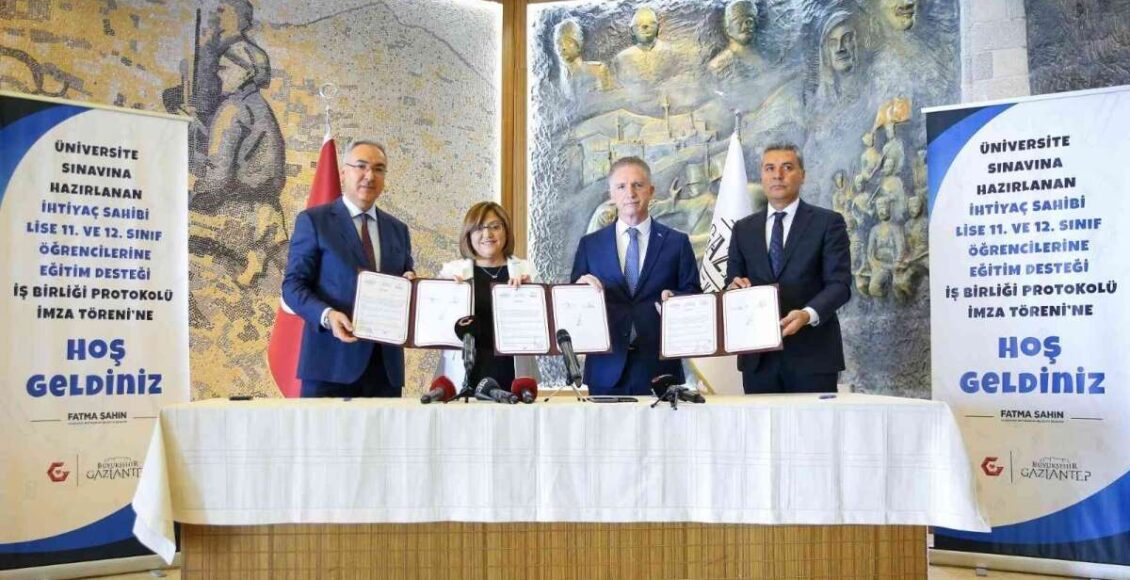 مساعدات بقيمة 1200 للطلاب في غازي عنتاب