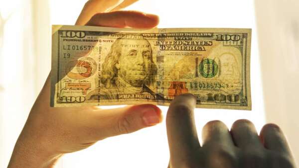 دولار امريكي - معرفة الدولار الأمريكي المزور
