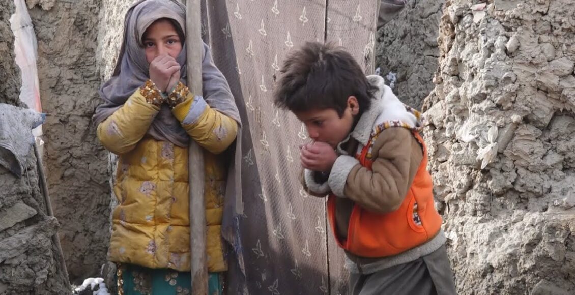 أطفال يشعرون بالبرد - المساعدات الشتوية في تركيا