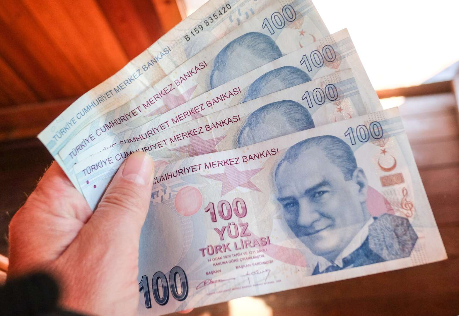 مبلغ من المال من العملة التركية - رابط التسجيل على مساعدة 4000 للأطفال السوريين في تركيا
