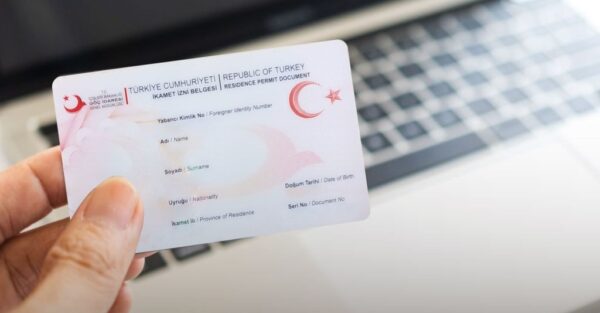 بطاقة الإقامة الإنسانية في تركيا