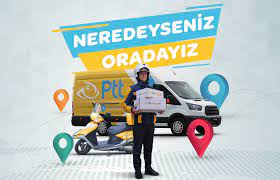 موظف في شركة Ptt يقوم بتوصيل الطرود في جميع انحاء تركيا