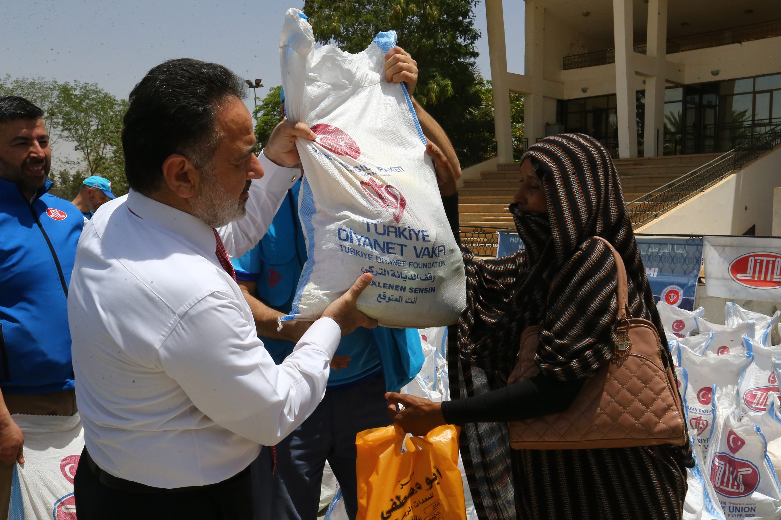 مساعدات رمضان للسوريين والعرب في تركيا