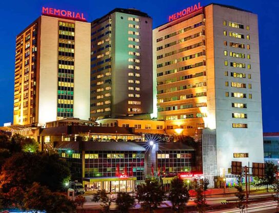 بناء مستشفى ميموريال شيشلي (Memorial Şişli Hospital) الخاص في اسطنبول من الخارج