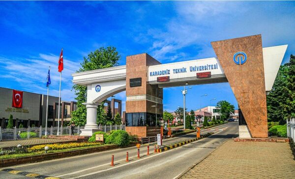 البوابة الرئيسية ل جامعة كارادينيز التقنية Karadeniz Technical University - KTÜ في طرابزون