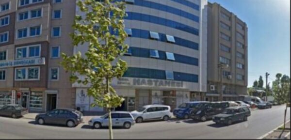واجهة بناء مستشفى أزمير الخاص Özel İzmir Hastanesi