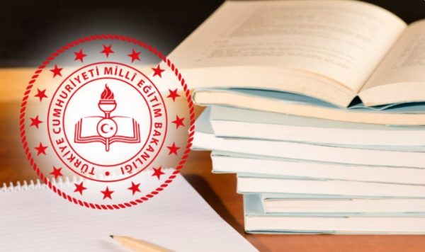 مجموعة من الكتب الدراسية المتبعة في المنهاج التركي