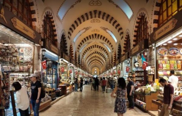 سوق إمينونو (Eminönü) للأدوات المنزلية في إسطنبول