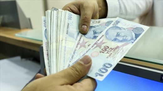 تسليم مبلغ مالي باليرة التركية للمستفيدين من مساعدة منظمة اسام في تركيا