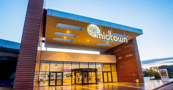 بوابة مركز التسوق ميدتاون مول (Midtown Shopping Center) في بودروم