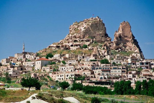 قرية أوغزالي (Uçhisar)
